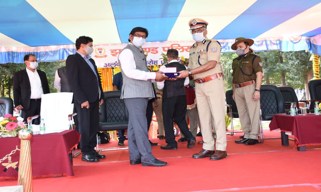 Jharkhand Foundation Day 2020 : राज्यपाल, मुख्यमंत्री व पुलिस पदक से नवाजे गये झारखंड के 80 पुलिसकर्मी व अधिकारी, यहां पढ़ें पूरी लिस्ट...
