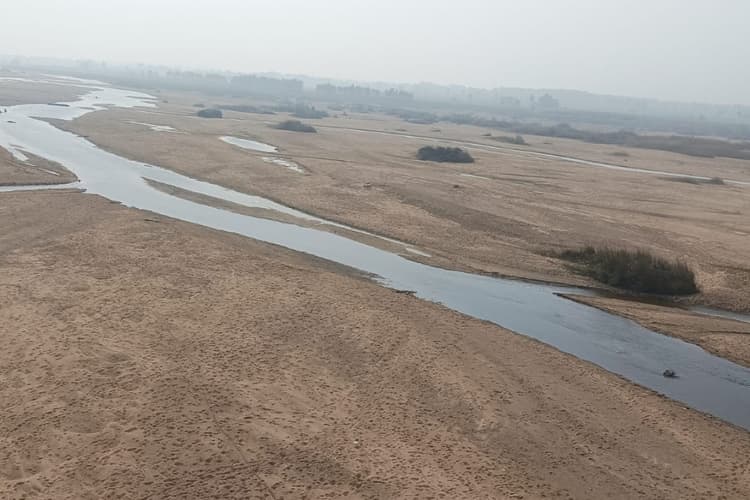 Explainer: सावन में उफान पर रहती थीं झारखंड की ये नदियां, आज क्यों पड़ी है सूखी, जानें वजह