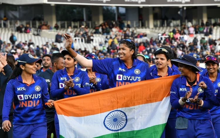 Jhulan Goswami: थम गया 'चकदा एक्सप्रेस', जीत के साथ झूलन गोस्वामी की शानदार विदाई, देखें तस्वीरें