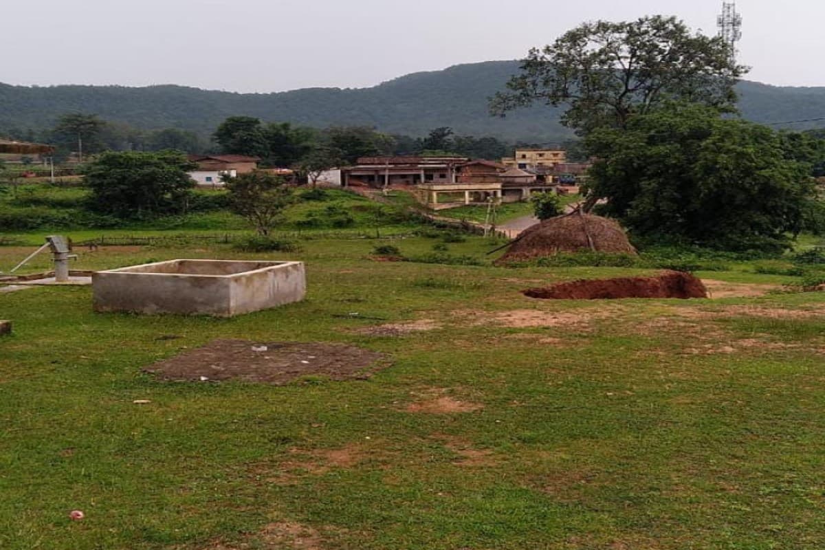 Jharkhand: पलायन निगल गया गोमिया सिमराबेड़ा गांव के मेहीलाल का परिवार, मां को मिट्टी भी नहीं दे सका बेटा