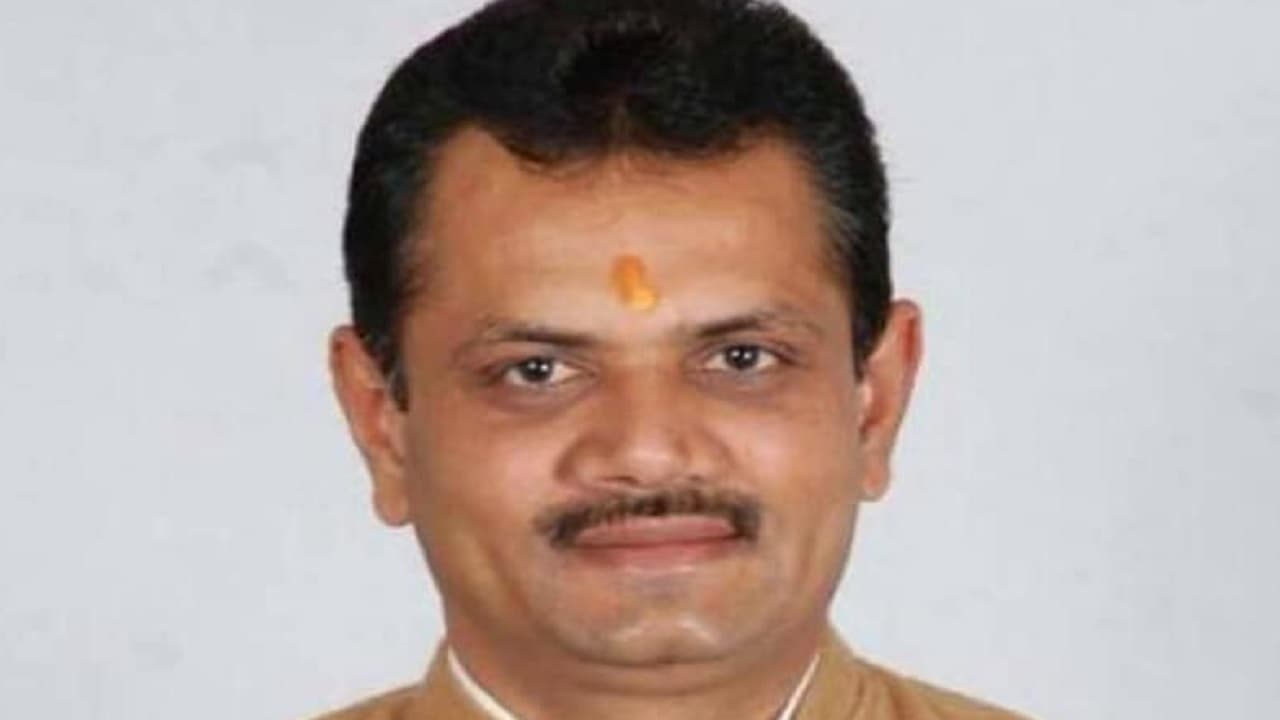 Gujarat Election 2022: गुजरात में बीजेपी का ताकतवर चेहरा है जीतू वाघाणी, 2012 में पहली बार बने थे विधायक Gujarat Election 2022: गुजरात में बीजेपी का ताकतवर चेहरा है जीतू वाघाणी, 2012 में पहली बार बने थे विधायक