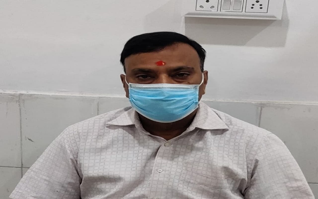 झारखंड के पलामू सिविल सर्जन जॉन एफ कैनेडी 50 हजार रुपये घूस लेते अरेस्ट, ACB की टीम ने रंगेहाथ दबोचा