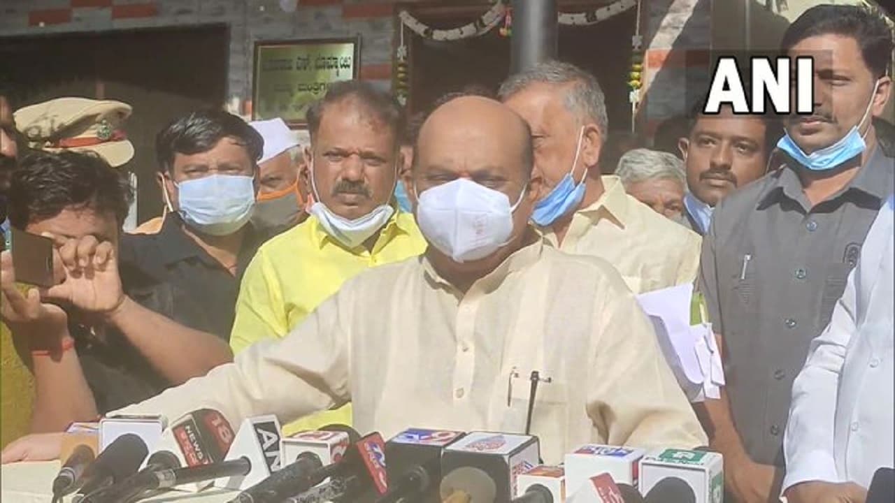 School Reopen: कर्नाटक में कल से खुलेंगे 10वीं कक्षा तक के स्कूल, हिजाब विवाद के बीच सीएम ने दी जानकारी