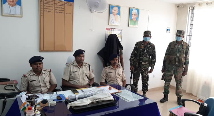 बड़ी घटना को अंजाम देने की योजना बना रहे हजारीबाग के गोसी बांस जंगल में अपराधी गिरफ्तार, कई असलहे बरामद