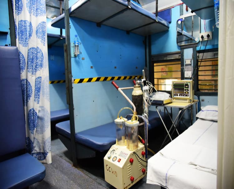 Exclusive Photos: क्या आपने देखा, रेल डिब्बों में कैसे तैयार हुआ कोरोना आइसोलेशन वार्ड?