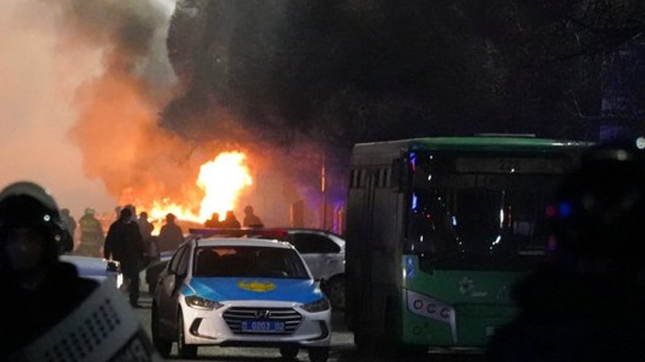 पेट्रोल कीमतों के खिलाफ कजाकिस्तान में हिंसा भड़की, 164 की मौत, विदेश मंत्रालय ने भारतीयों को दी ये सलाह