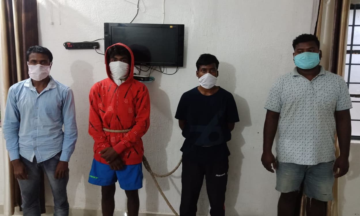 खूंटी में 4 PLFI उग्रवादी गिरफ्तार, देसी कट्टा समेत कई अन्य सामान बरामद खूंटी में 4 PLFI उग्रवादी गिरफ्तार, देसी कट्टा समेत कई अन्य सामान बरामद