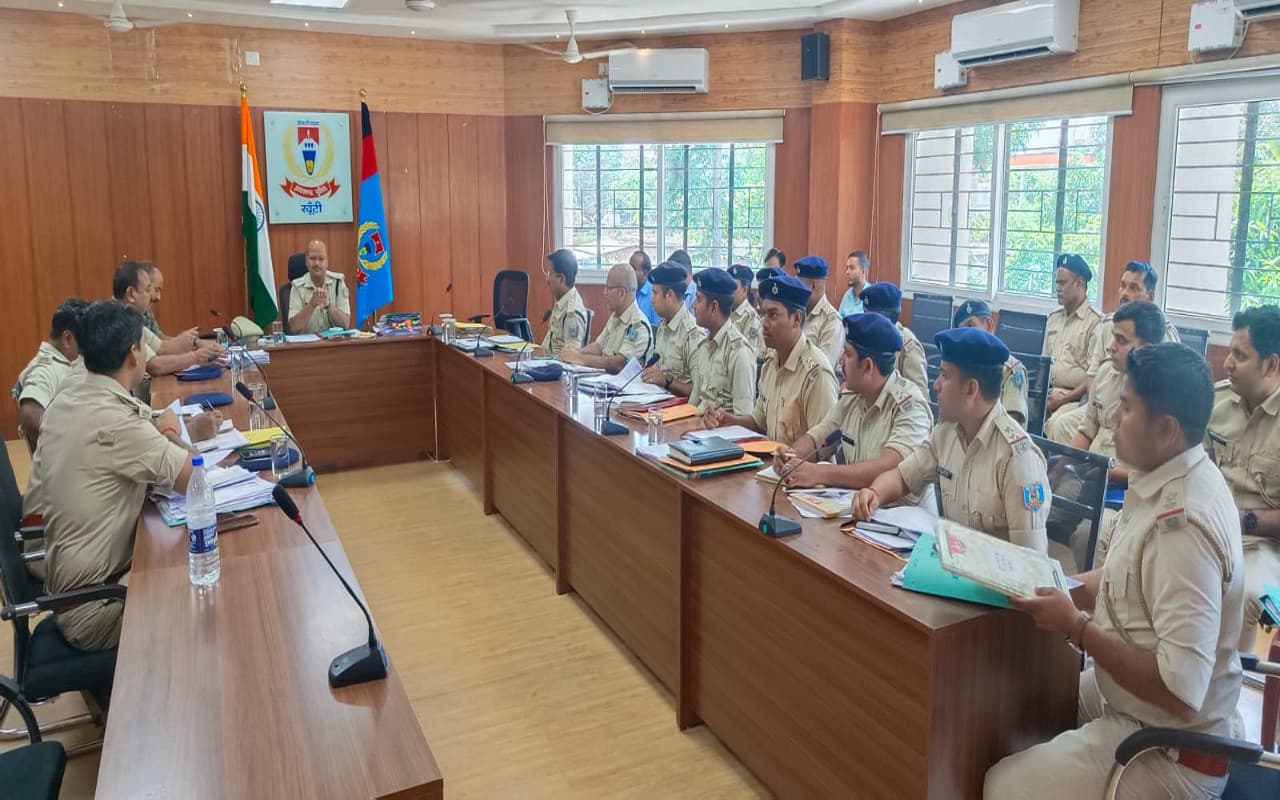 झारखंड : खूंटी में फरार अपराधियों की अब खैर नहीं, क्राइम मीटिंग में एसपी ने जल्द गिरफ्तार का दिया निर्देश