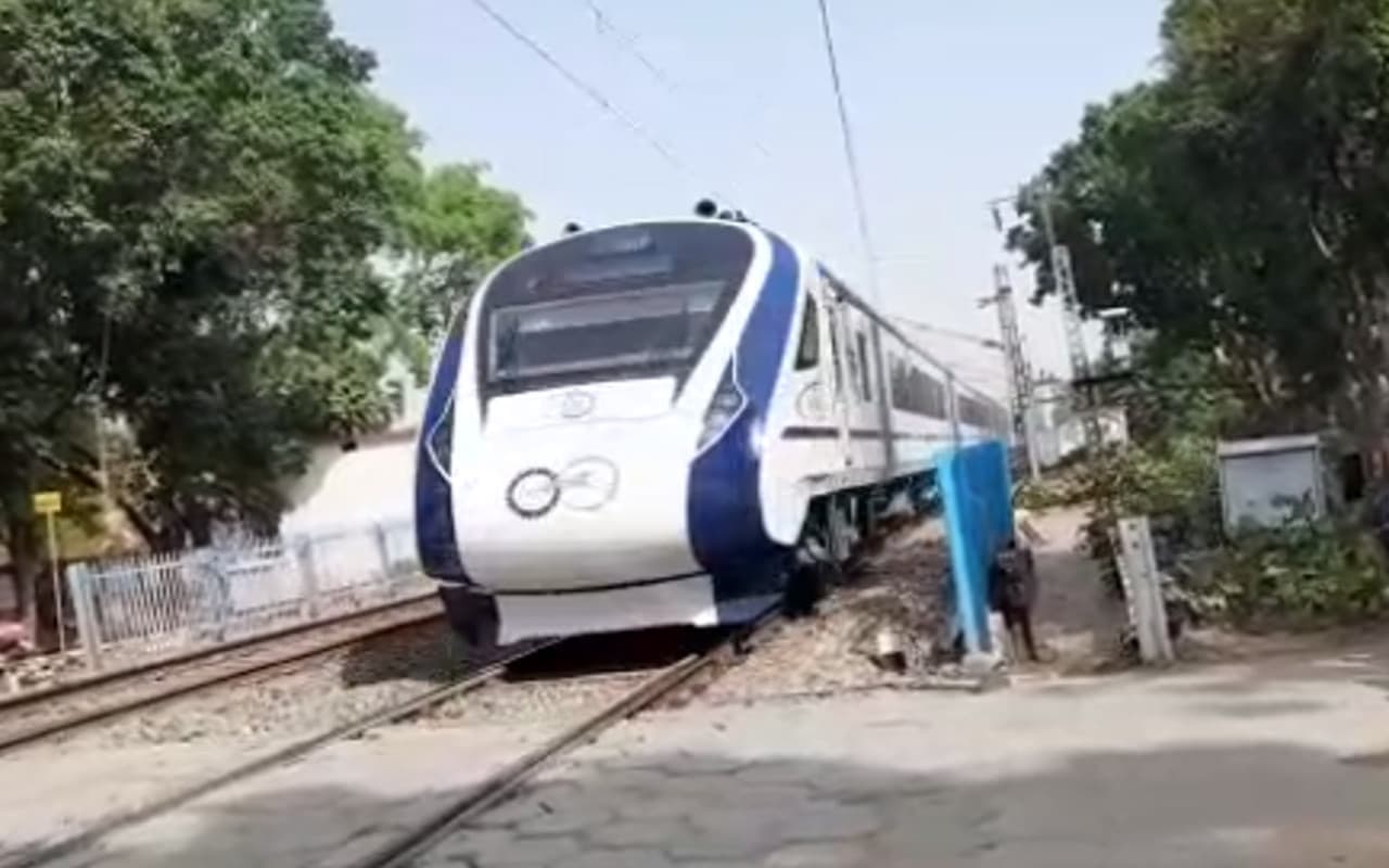 रांची से पटना जाते समय कोडरमा से पहले दुर्घटनाग्रस्त होने से बाल-बाल बची वंदे भारत एक्सप्रेस, पढ़ें पूरी खबर