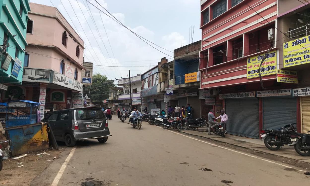 कोडरमा में निजी क्लिनिक और जांच घर रहे बंद, इंस्पेक्टर की बर्खास्तगी की उठी मांग