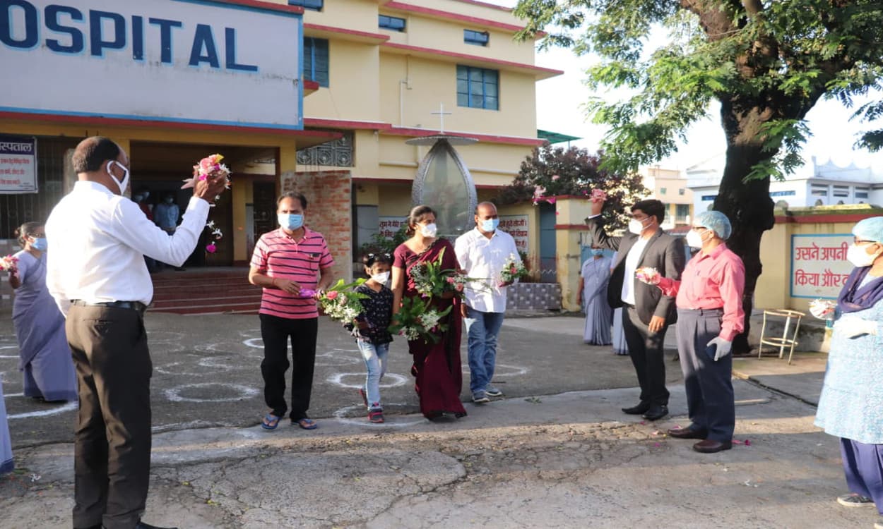 जिप अध्यक्ष सहित 36 लोगों ने कोरोना को दी मात, सम्मानपूर्वक दी गयी विदाई