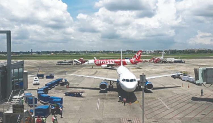 चक्रवाती तूफान 'अम्फान' के खतरे को देख गुरुवार सुबह तक दमदम हवाई अड्डे पर रद्द रहेंगी सारी उड़ानें