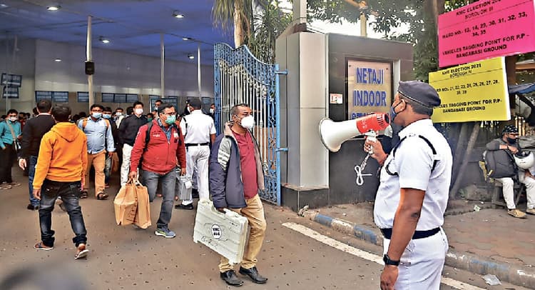 कोलकाता नगर निगम चुनाव: चाक-चौबंद सुरक्षा के बीच मतदान शुरू, बाहर से आने वालों पर प्रशासन की पैनी नजर