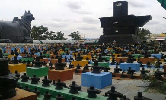 Mahashivratri 2021 से पहले जानें इस मंदिर की खासियत, क्यों बनाए जा रहे यहां एक करोड़ शिवलिंग, क्या है इसका इतिहास और महत्व