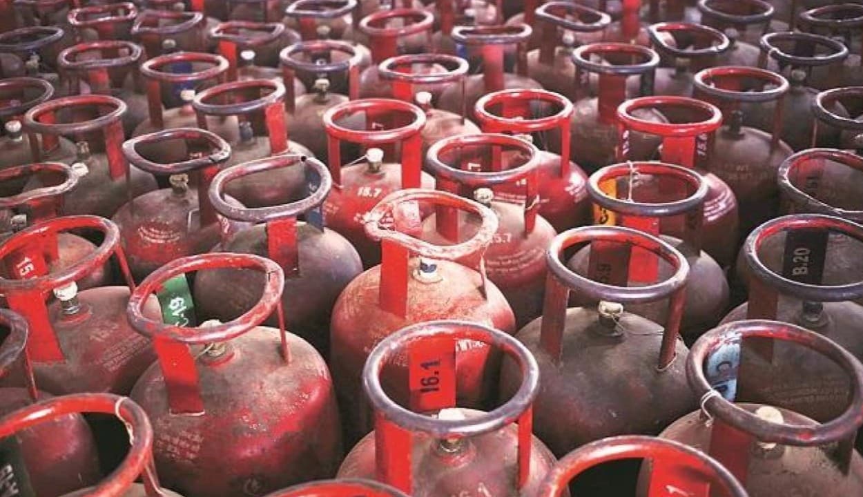 LPG सिलेंडर में लगी आग: जनवरी से अब तक 8 महीने में 190 रुपये का भारी इजाफा, जानें कितना है 14 Kg गैस का दाम..?