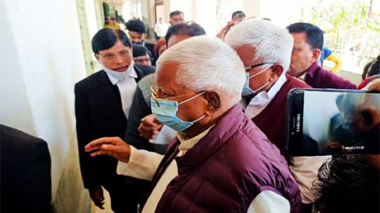 लालू यादव की कुंडली से नहीं जा रहा जेल योग, डोरंडा ट्रेजरी से अवैध निकासी मामले में 8वीं बार जायेंगे जेल