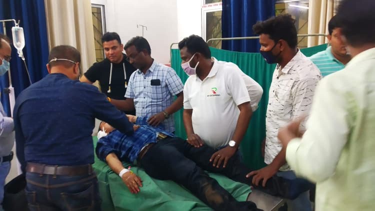 लेवी की मांग को लेकर लातेहार सदर क्षेत्र में अपराधियों ने की ताबड़तोड़ फायरिंग, TTIPL कंपनी के सुपरवाइजर गंभीर रूप से घायल, रिम्स रेफर