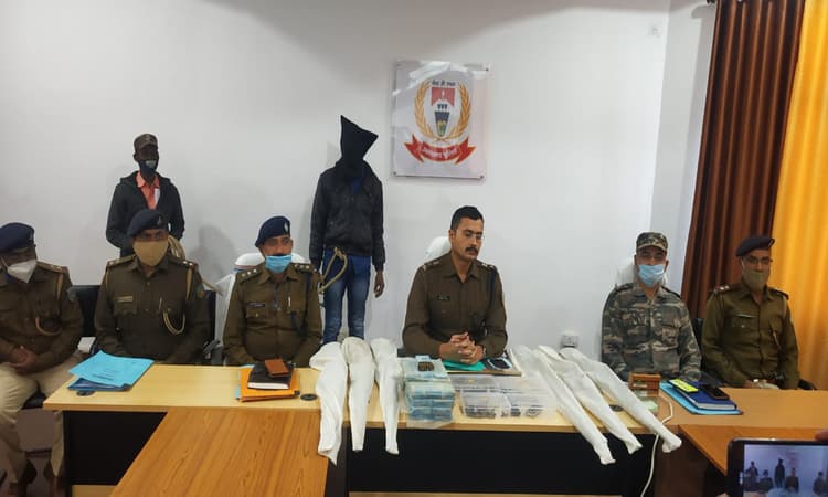 Jharkhand Crime News : लातेहार में नक्सली नरेश गंझू गिरफ्तार, लेवी वसूलने की बना रहा था योजना