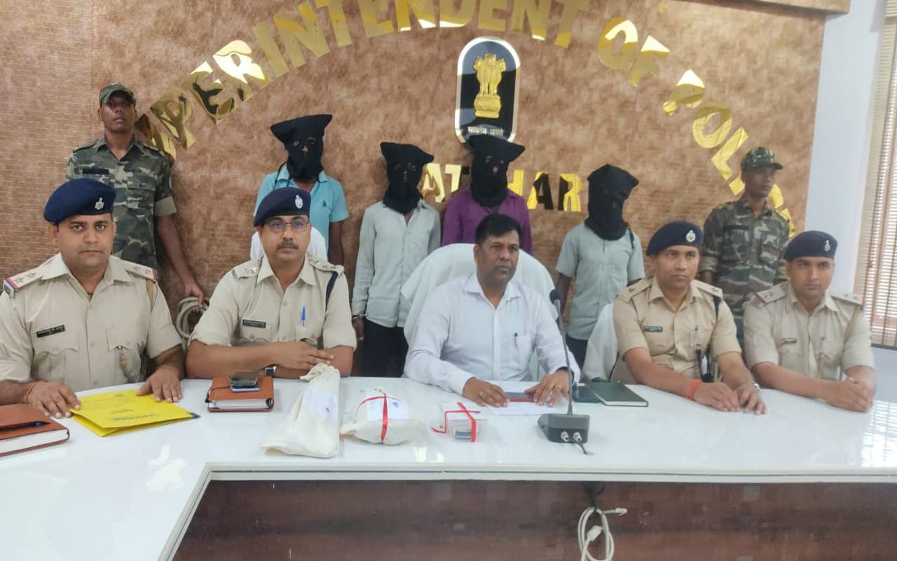 झारखंड : लातेहार के अमडीहा गांव में वृद्ध दंपति हत्याकांड का खुलासा, पुलिस ने 4 आरोपियों को किया गिरफ्तार