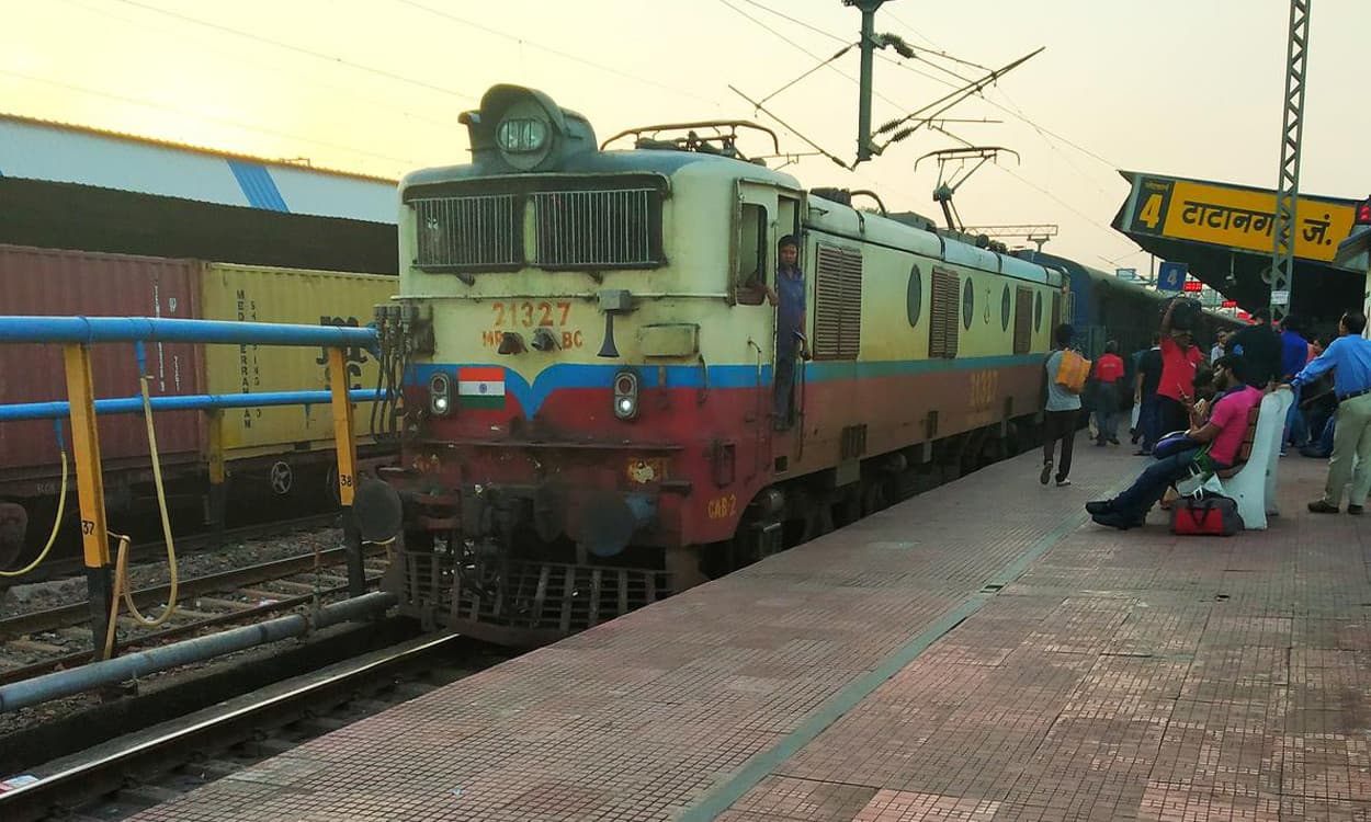 IRCTC/Indian Railways News : राउरकेला से टाटानगर के बीच पैसेंजर ट्रेनें नहीं चलने से मकर पर्व का रंग पड़ने लगा फीका, ग्रामीण हो रहे मायूस IRCTC/Indian Railways News : राउरकेला से टाटानगर के बीच पैसेंजर ट्रेनें नहीं चलने से मकर पर्व का रंग पड़ने लगा फीका, ग्रामीण हो रहे मायूस