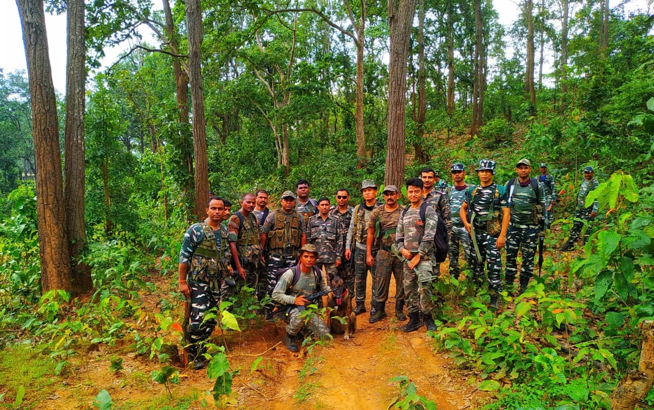 पुलिस एवं सुरक्षा बलों पर हमले की बड़ी साजिश नाकाम, जंगल से विस्फोटकों का जखीरा बरामद