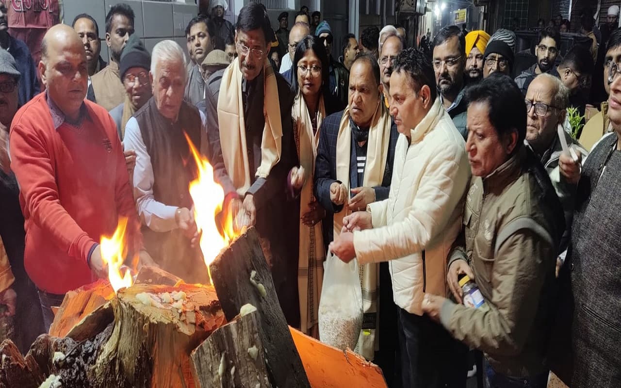 Lohri Festival 2023: बहावलपुरी पंजाबी समाज में सांझी लोहड़ी का उत्साह, पूजा के बाद ढोल की थाप पर किया भांगड़ा