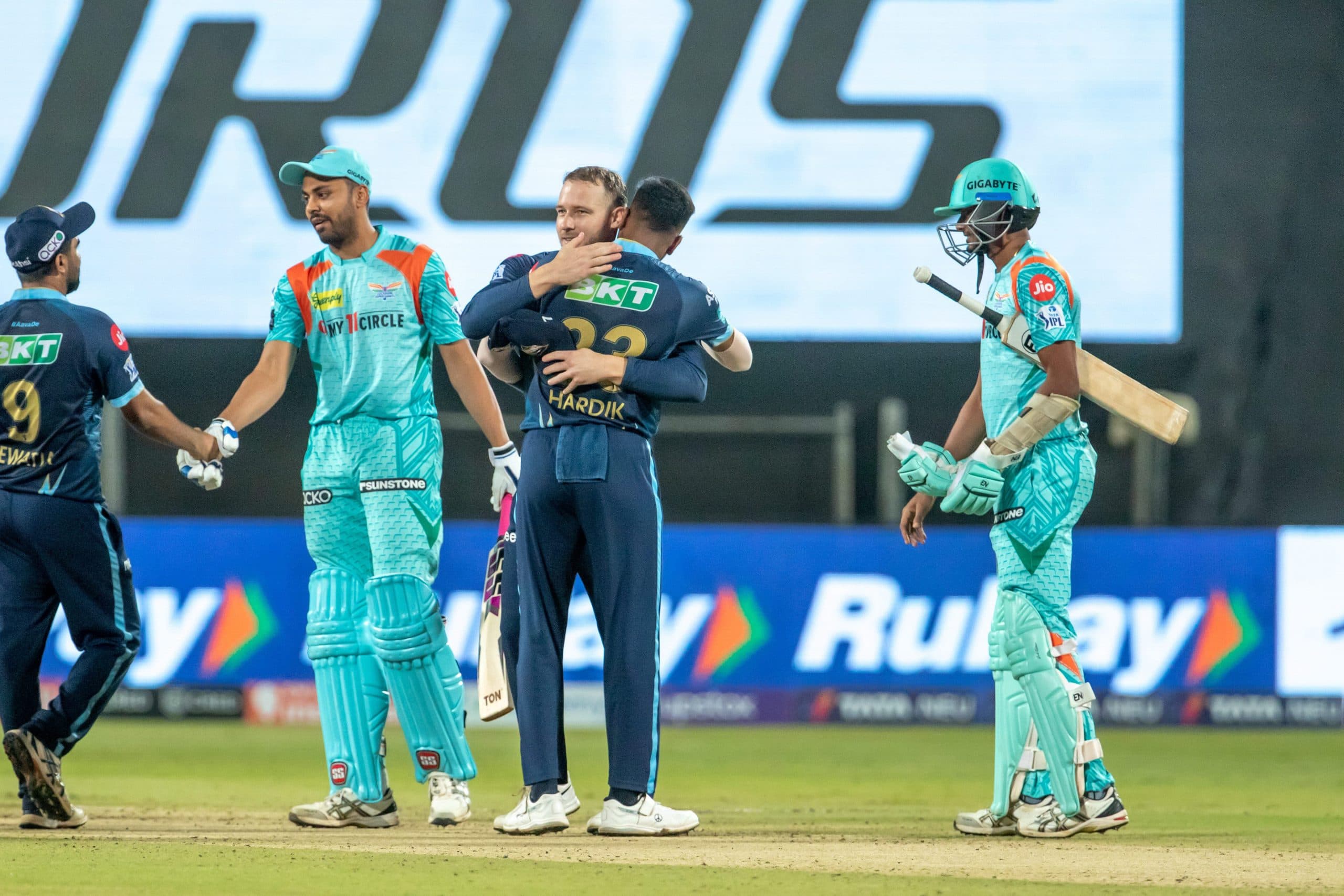 GT vs LSG, IPL 2022: गुजरात टाइटंस प्लेऑफ में पहुंचने वाली पहली टीम, लखनऊ को 62 रन से हराया