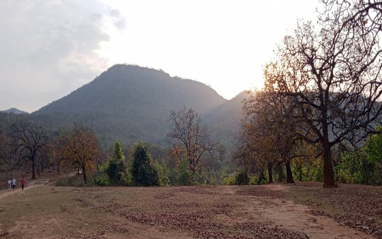 Jharkhand Foundation Day: संतालियों का धार्मिक केंद्र बोकारो के लुगू पहाड़ का जानें इतिहास