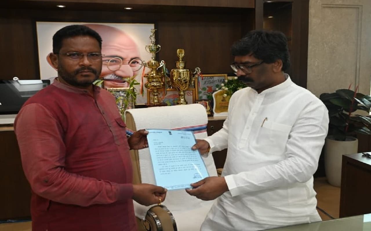 Jharkhand News : CM हेमंत सोरेन से मिले MLA दशरथ गागराई, दुष्कर्म के बाद हत्या मामले में की ये मांग