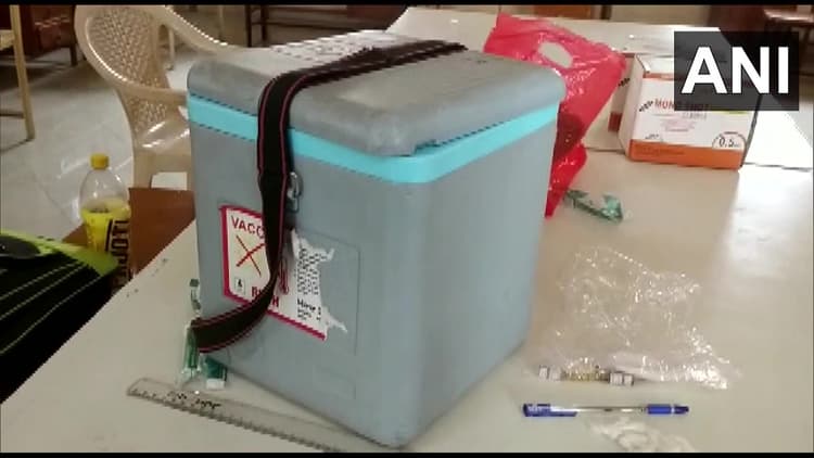 Madhya Pradesh: वैक्सीनेशन में बड़ी लापरवाही, सागर में 30 बच्चों को एक ही सिरिंज से लगा दिए कोविड के टीके