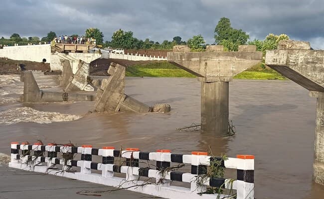 MP Flood: मध्य प्रदेश में उद्घाटन से पहले बहा करोड़ों की लागत से बना पुल
