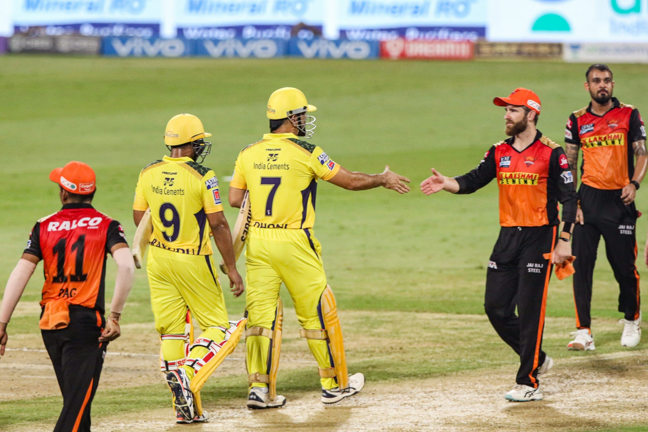 CSK vs SRH IPL 2021 : धोनी ने फिर लगाया विजयी छक्का, प्लेऑफ में पहुंचा चेन्नई सुपर किंग्स