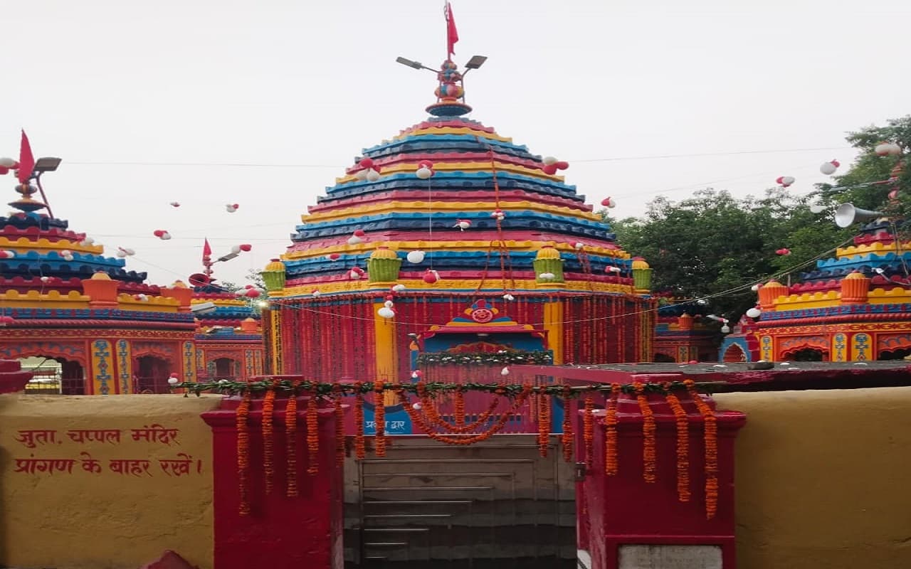 Solar Eclipse 2022: 4 घंटे 3 मिनट बंद रहा मां छिन्नमस्तिके मंदिर, पंचगव्य से शुद्धिकरण के बाद खुला दरबार