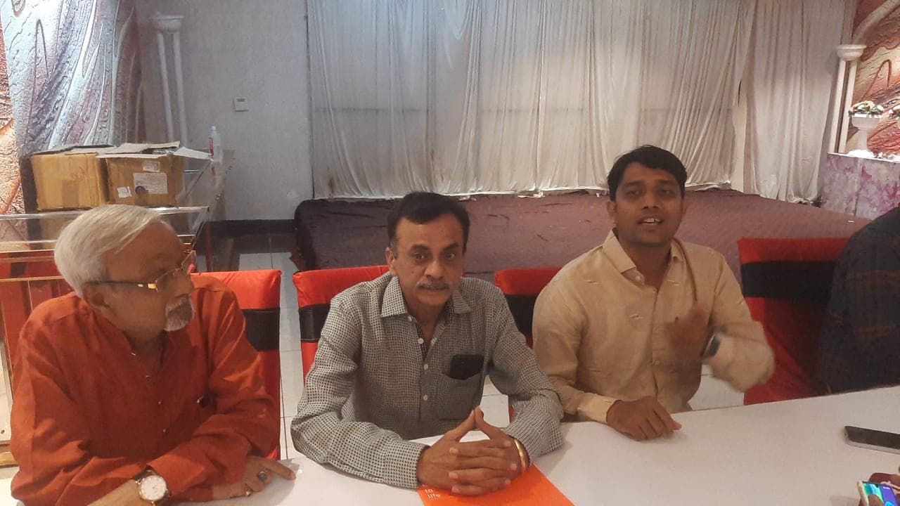 Agra News: माधव ड्रग हाउस को कोर्ट से मिली क्लीनचिट, संचालक ने ड्रग विभाग पर लगाये गंभीर आरोप