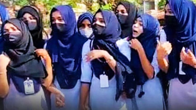 MP Hizab Ban: अब मध्यप्रदेश के शिव’राज में भी हिजाब पर बैन, शिक्षा मंत्री बोले- यूनिफॉर्म का हिस्सा नहीं