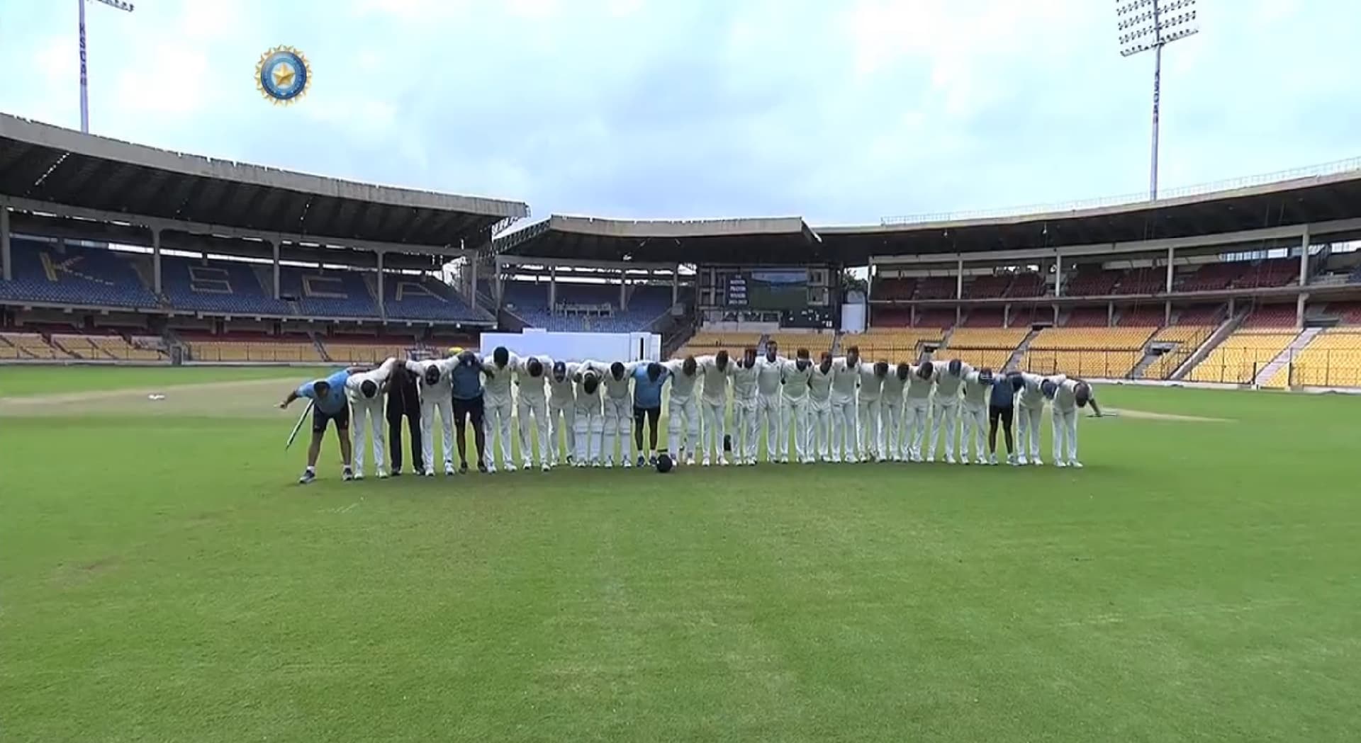 Ranji Trophy 2022: मध्य प्रदेश ने 41 बार के चैंपियन मुंबई को हराकर जीता रणजी ट्रॉफी का खिताब, सरफराज चमके Ranji Trophy 2022: मध्य प्रदेश ने 41 बार के चैंपियन मुंबई को हराकर जीता रणजी ट्रॉफी का खिताब, सरफराज चमके