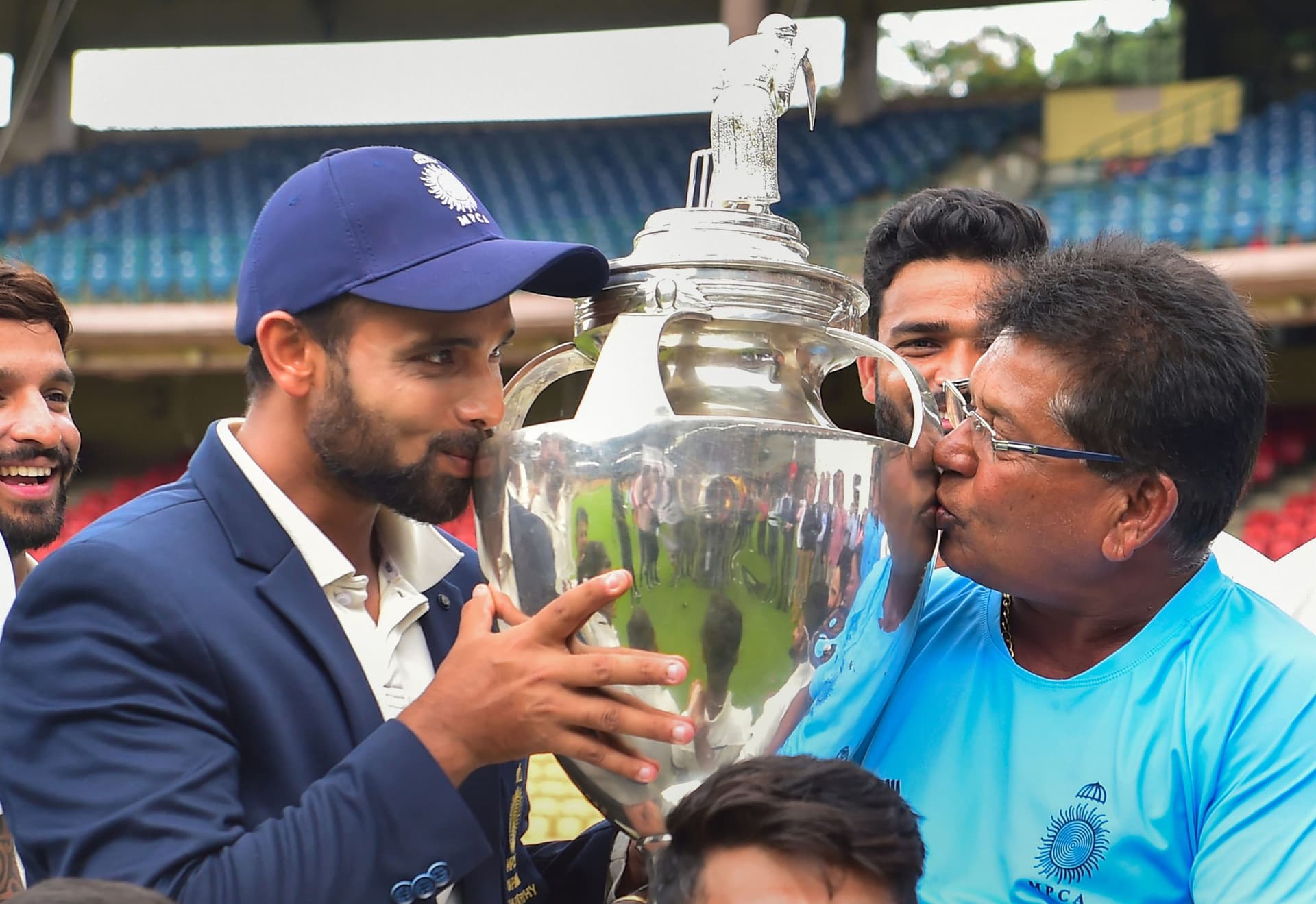 Ranji Trophy 2022: मध्यप्रदेश की जीत पर आंसू नहीं रोक पाये चंद्रकांत पंडित, 23 साल पहले गंवाया था मौका Ranji Trophy 2022: मध्यप्रदेश की जीत पर आंसू नहीं रोक पाये चंद्रकांत पंडित, 23 साल पहले गंवाया था मौका