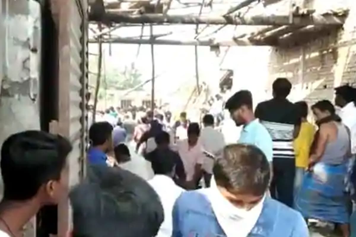 West Bengal: मालदा में प्लास्टिक फैक्ट्री में विस्फोट से 5 लोगों की मौत, 4 गंभीर रूप से घायल West Bengal: मालदा में प्लास्टिक फैक्ट्री में विस्फोट से 5 लोगों की मौत, 4 गंभीर रूप से घायल