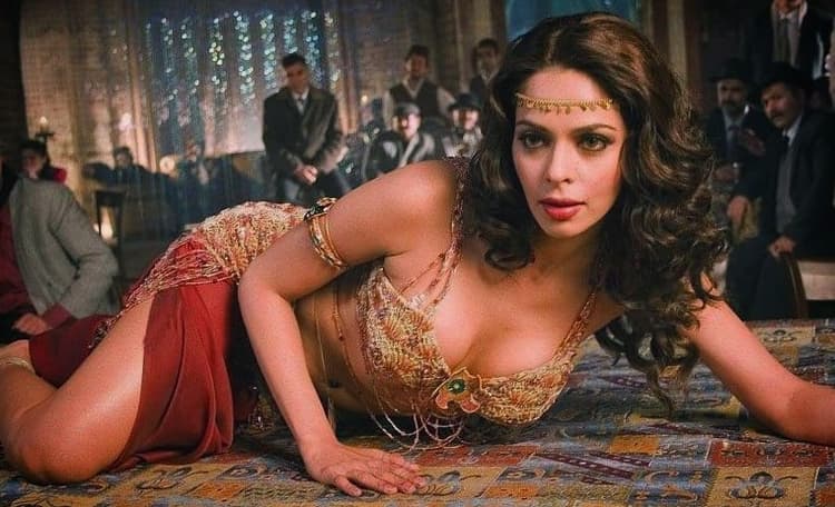 Mallika Sherawat ने ठुकराया Bigg Boss 15 का ऑफर, Sidharth Shukla वाले सीजन में इस वजह से नहीं आईं थीं