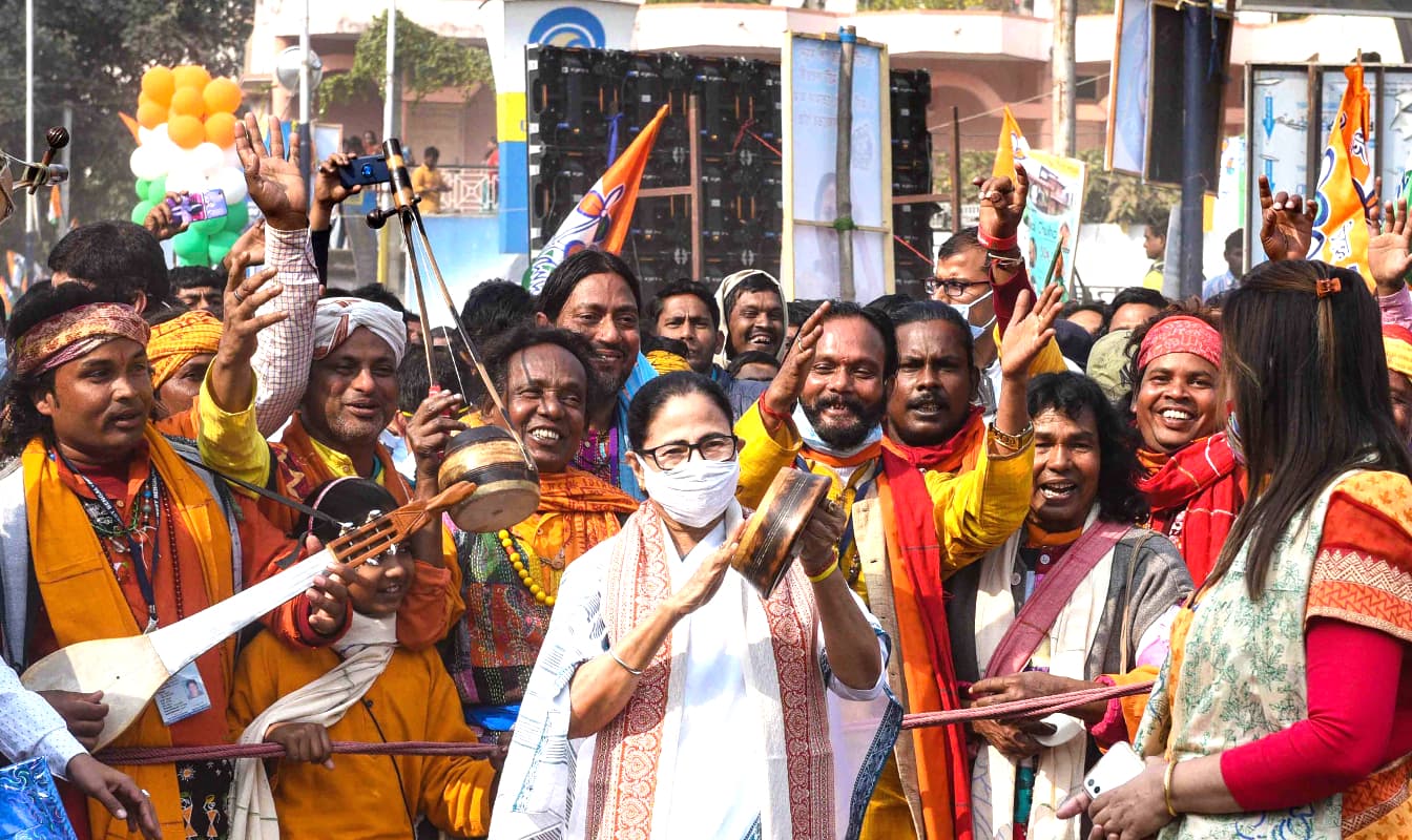 बोलपुर में बोलीं ममता बनर्जी, धर्मनिरपेक्षता पर नफरत की राजनीति को हावी नहीं होने देगी रवींद्रनाथ टैगोर की भूमि बोलपुर में बोलीं ममता बनर्जी, धर्मनिरपेक्षता पर नफरत की राजनीति को हावी नहीं होने देगी रवींद्रनाथ टैगोर की भूमि