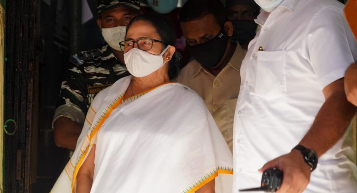 ममता बनर्जी बनी रहेंगी पश्चिम बंगाल की मुख्यमंत्री या देंगी इस्तीफा, फैसला कल