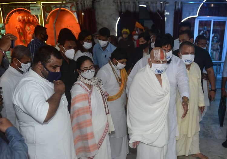 Gangasagar Mela News: पीएम मोदी की सरकार पर ममता बनर्जी का हमला- गंगासागर मेला के लिए फंड नहीं देता केंद्र