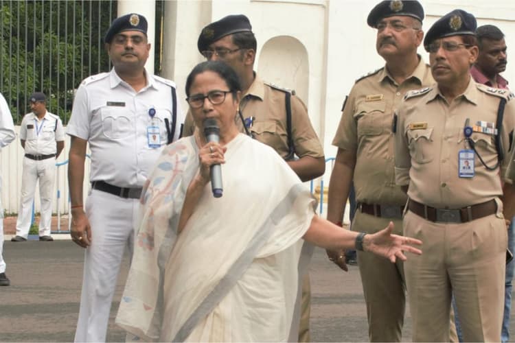 ममता बनर्जी ने किया कटाक्ष , लगता है पीएम काे I-N-D-I-A नाम बेहद पसंद है