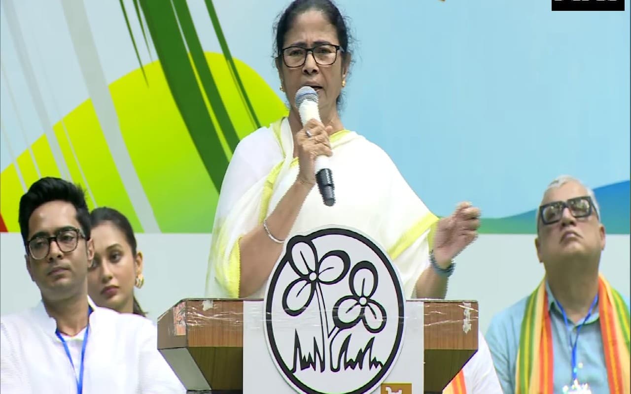 ममता बनर्जी का केंद्र पर हमला, कहा- एजेंसियां कर रही हैं शासन, 19 सितंबर को विधानसभा में लायेंगी प्रस्ताव