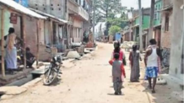 अच्छी खबर : पाकुड़ के मानिकापाड़ा गांव में ग्रामीणों के कड़े नियम से अब तक कोरोना संक्रमण की नहीं हुई इंट्री, गांव में आवागमन है सीमित