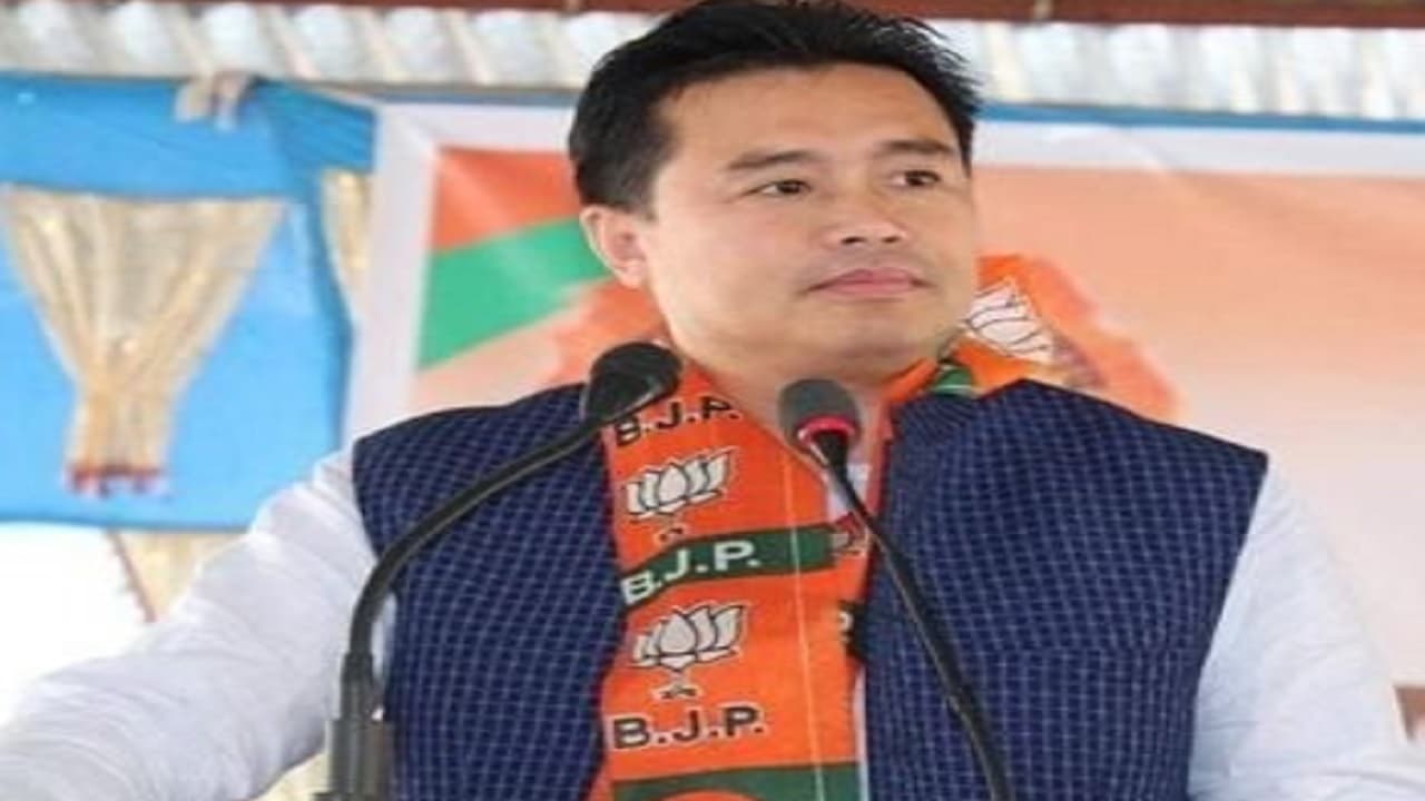 मणिपुर के मंत्री के खिलाफ गिरफ्तारी वारंट जारी, सीएम पद के दावेदार है थोंगम विश्वजीत सिंह! मणिपुर के मंत्री के खिलाफ गिरफ्तारी वारंट जारी, सीएम पद के दावेदार है थोंगम विश्वजीत सिंह!