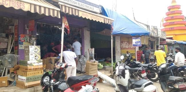 चेंबर के कई पदाधिकारियों ने खोली दुकानें