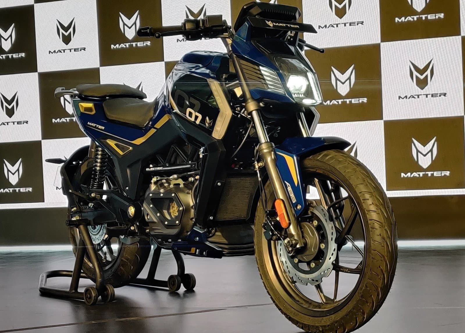 New Electric Bike: टू व्हीलर ईवी बाजार में सनसनी मचाने आयी नयी गियर वाली इलेक्ट्रिक मोटरसाइकिल