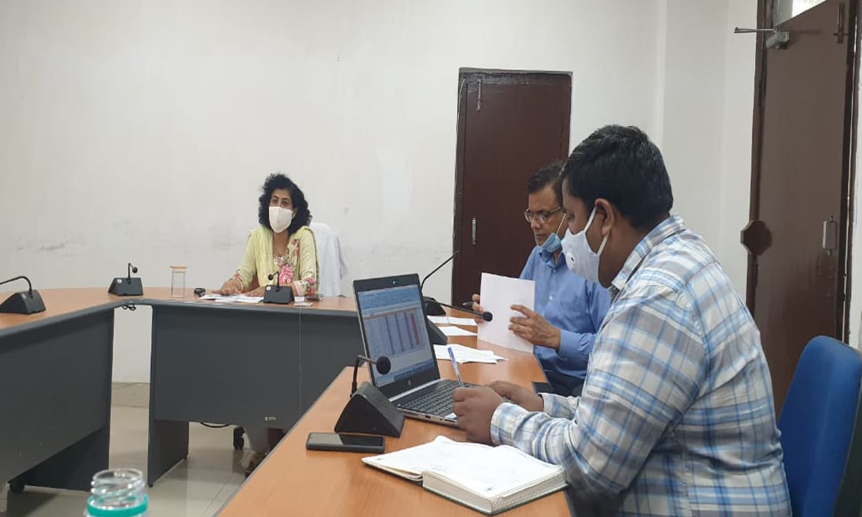 मनरेगा मजदूरों को समय पर हो भुगतान, ग्रामीण विकास विभाग सचिव ने अधिकारियों को दिये निर्देश मनरेगा मजदूरों को समय पर हो भुगतान, ग्रामीण विकास विभाग सचिव ने अधिकारियों को दिये निर्देश