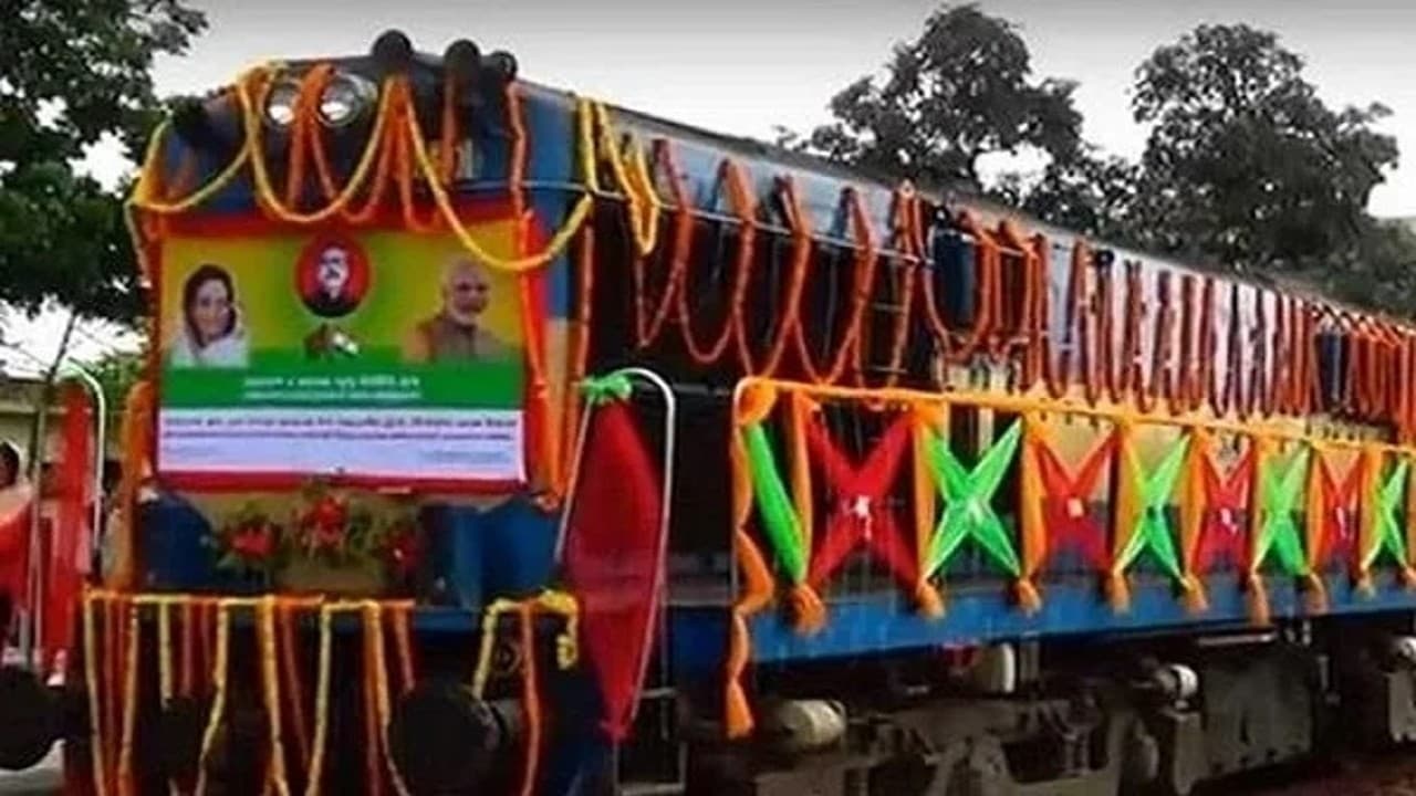 भारत-बांग्लादेश के बीच शुरू हुई पैसेंजर ट्रेन ‘मिताली एक्सप्रेस’, बंगाल-बिहार में पर्यटन को मिलेगा बढ़ावा